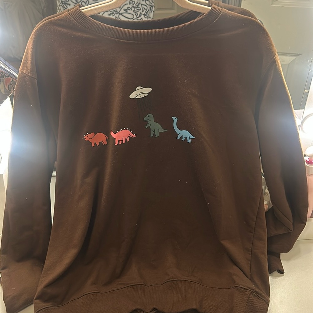 ROMWE sweatshirt size large fits like a medium